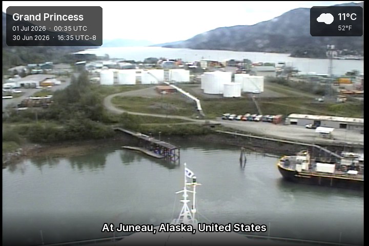 A live picture from the bridge of the Grand Princess